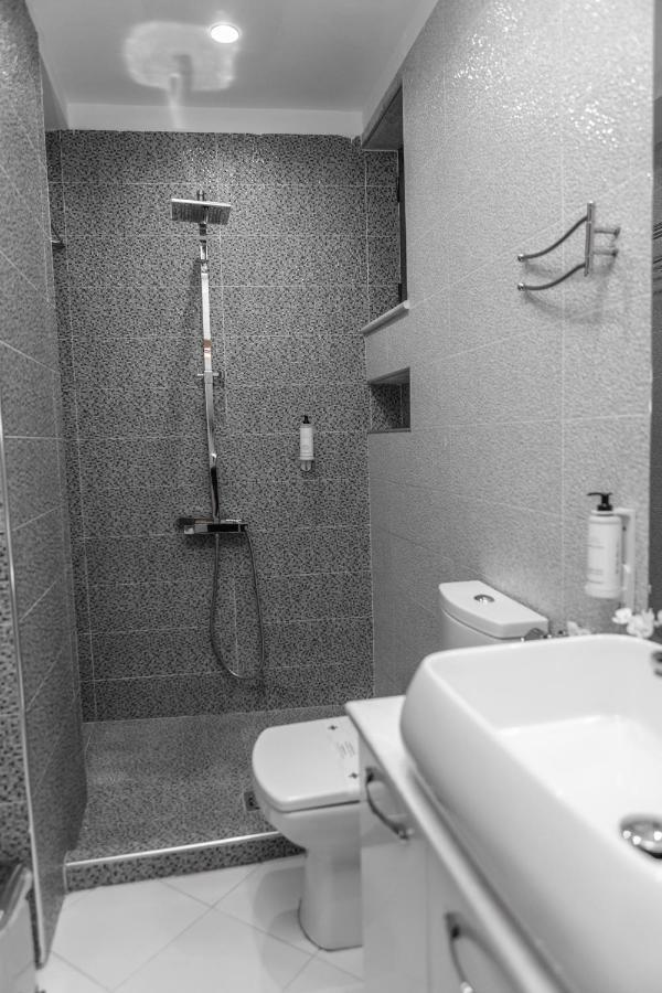 Spacious City Paradise - 3Br Apt In The Heart Of Tiranë Ngoại thất bức ảnh